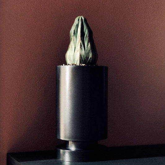 IRON POT No.02 - Iron Black